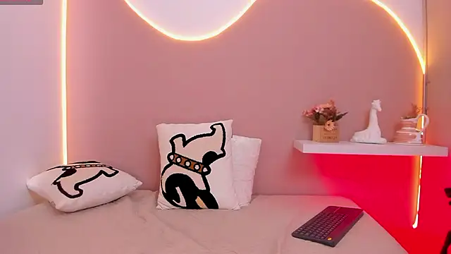 Snapshot of EllieMitchell chatting on December 8, 2024, 8:58 pm EllieMitchell online show from December 8, 2024, 8:58 pm