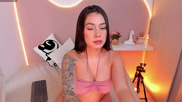 Snapshot of EllieMitchell chatting on December 17, 2024, 7:04 pm EllieMitchell online show from December 17, 2024, 7:04 pm