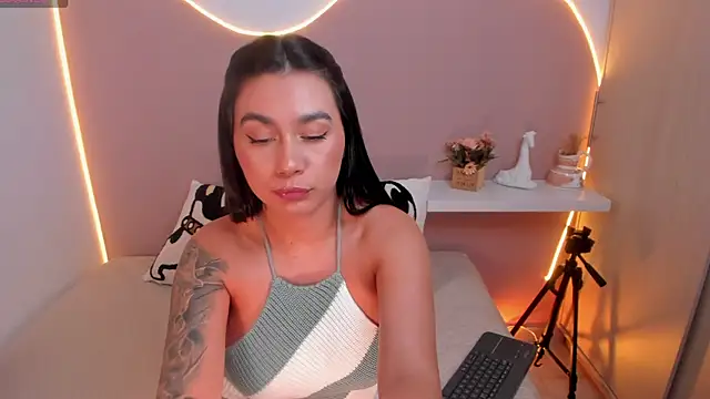 Snapshot of EllieMitchell chatting on January 10, 2025, 10:15 pm EllieMitchell online show from January 10, 2025, 10:15 pm