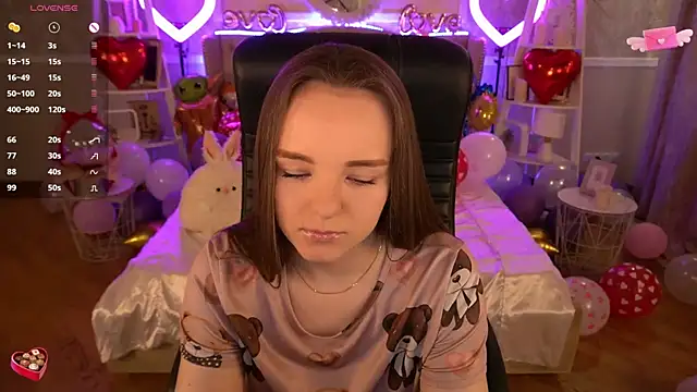 Snapshot of FoxyShy chatting on February 14, 2025, 12:36 pm FoxyShy online show from February 14, 2025, 12:36 pm