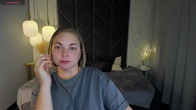 Snapshot of TataArdent chatting on December 5, 2024, 11:40 pm TataArdent online show from December 5, 2024, 11:40 pm