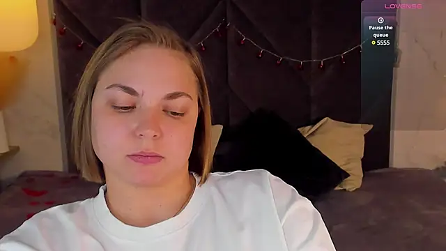 Snapshot of TataArdent chatting on February 20, 2025, 11:43 pm TataArdent online show from February 20, 2025, 11:43 pm