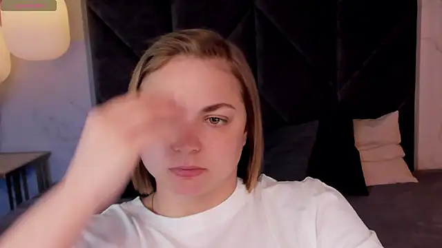 Snapshot of TataArdent chatting on March 6, 2025, 8:16 pm TataArdent online show from March 6, 2025, 8:16 pm