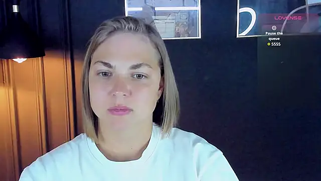 Snapshot of TataArdent chatting on November 3, 2025, 8:21 pm TataArdent online show from November 3, 2025, 8:21 pm