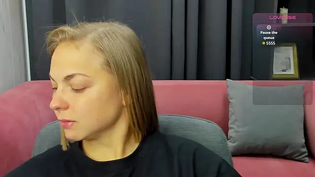 Snapshot of TataArdent chatting on November 18, 2025, 8:13 pm TataArdent online show from November 18, 2025, 8:13 pm