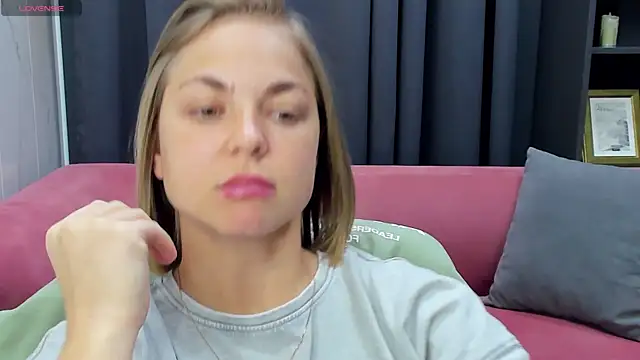 Snapshot of TataArdent chatting on November 20, 2025, 8:19 pm TataArdent online show from November 20, 2025, 8:19 pm