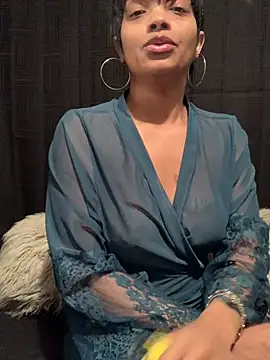 Snapshot of Rakiyahcharms chatting on January 12, 2025, 3:14 pm Rakiyahcharms online show from January 12, 2025, 3:14 pm