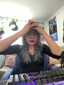 Snapshot of VaioletUwU chatting on March 20, 2026, 8:35 pm VaioletUwU online show from March 20, 2026, 8:35 pm