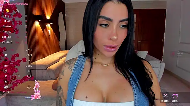 Snapshot of Sarah_Stone_ chatting on September 17, 2025, 7:37 pm Sarah Stone online show from September 17, 2025, 7:37 pm