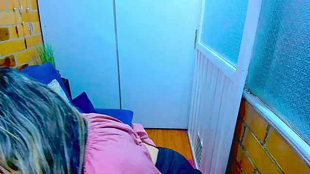 Snapshot of Penelope47 chatting on January 14, 2025, 11:05 pm Penelope47 online show from January 14, 2025, 11:05 pm