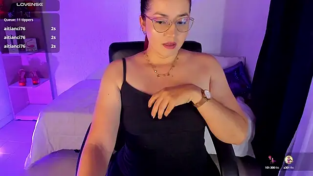 Snapshot of anastasia_bee chatting on December 5, 2024, 12:22 pm anastasia bee online show from December 5, 2024, 12:22 pm