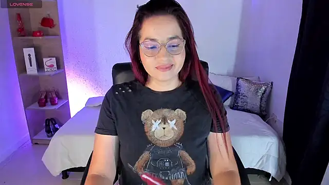 Snapshot of anastasia_bee chatting on December 10, 2024, 11:11 am anastasia bee online show from December 10, 2024, 11:11 am