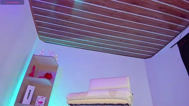 Snapshot of anastasia_bee chatting on December 20, 2024, 2:27 pm anastasia bee online show from December 20, 2024, 2:27 pm