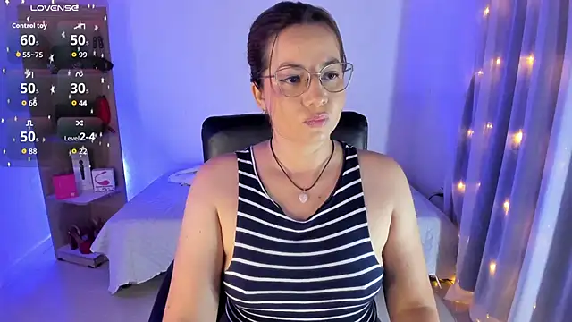 Snapshot of anastasia_bee chatting on January 16, 2026, 12:53 pm anastasia bee online show from January 16, 2026, 12:53 pm