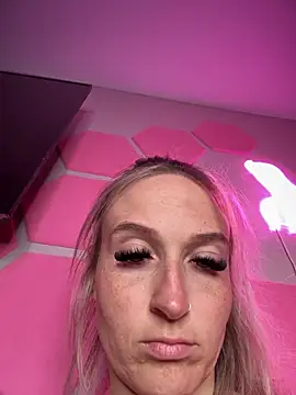 Snapshot of _Rapunzel_ chatting on March 6, 2025, 5:24 am Rapunzel online show from March 6, 2025, 5:24 am