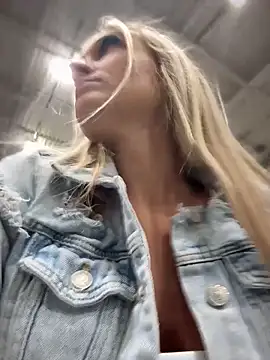 Snapshot of _Rapunzel_ chatting on March 20, 2025, 6:53 pm Rapunzel online show from March 20, 2025, 6:53 pm