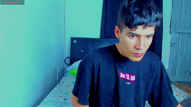 Snapshot of Dimitrixxx__ chatting on June 17, 2026, 10:43 pm Dimitrixxx online show from June 17, 2026, 10:43 pm