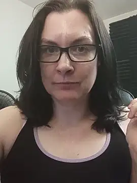 Snapshot of DesreRose chatting on May 12, 2026, 1:03 am DesreRose online show from May 12, 2026, 1:03 am