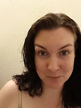 Snapshot of DesreRose chatting on June 4, 2026, 5:08 pm DesreRose online show from June 4, 2026, 5:08 pm