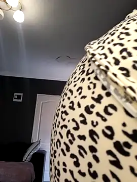 SWEETDOLLY29XX online show from May 17, 2026, 5:38 am