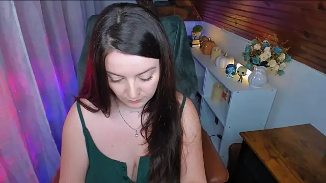 ErinMarshall online show from December 18, 2025, 5:19 pm