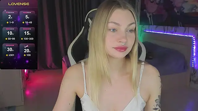 Snapshot of BiMolly chatting on December 10, 2024, 2:05 am BiMolly online show from December 10, 2024, 2:05 am