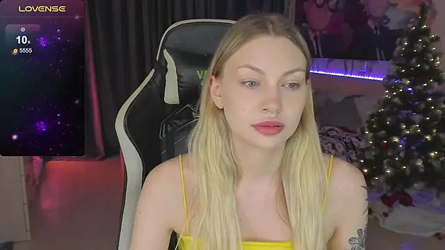 Snapshot of BiMolly chatting on February 27, 2025, 10:42 pm BiMolly online show from February 27, 2025, 10:42 pm