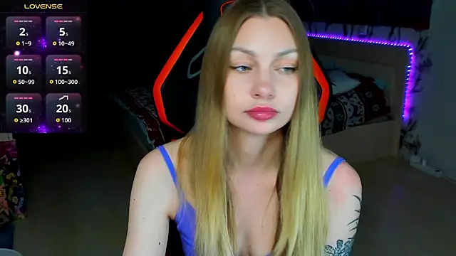 BiMolly online show from April 30, 2026, 8:57 pm