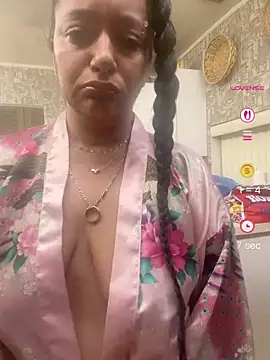 PichyPrettyPussy online show from May 13, 2026, 3:20 pm
