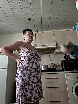  lady red  online show from March 16, 2025, 5:36 am