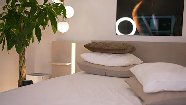 Snapshot of DoviaClaire chatting on December 5, 2025, 8:01 am DoviaClaire online show from December 5, 2025, 8:01 am