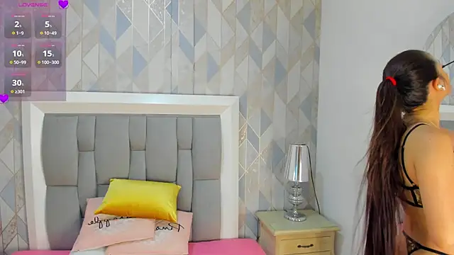 Princsgirl  online show from March 6, 2026, 7:32 pm