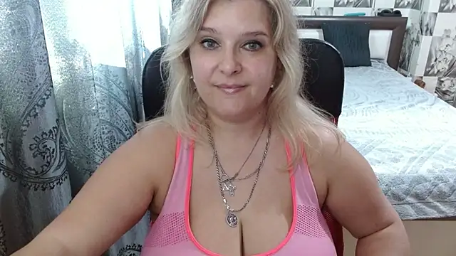 Snapshot of Boolochka chatting on July 15, 2026, 2:33 pm Boolochka online show from July 15, 2026, 2:33 pm