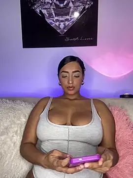 Snapshot of Shantal_Lovee chatting on January 19, 2025, 11:21 pm Shantal Lovee online show from January 19, 2025, 11:21 pm