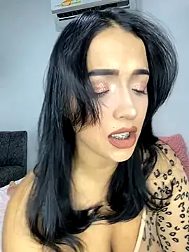 Snapshot of Shantal_Lovee chatting on November 18, 2025, 9:19 pm Shantal Lovee online show from November 18, 2025, 9:19 pm