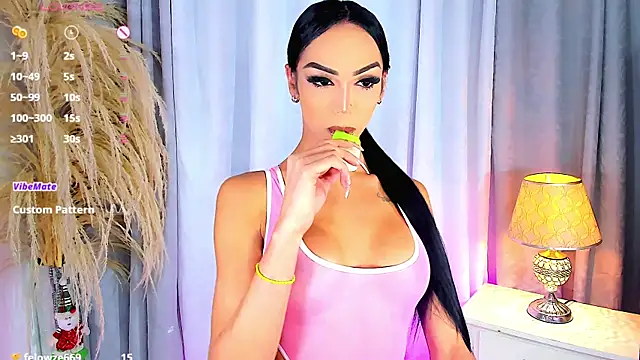 Snapshot of Michell_simons chatting on December 10, 2024, 6:33 am Michell simons online show from December 10, 2024, 6:33 am