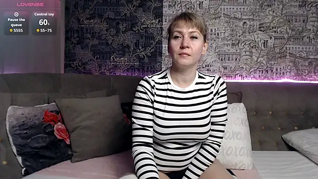 mandy foxxx online show from November 7, 2025, 11:21 am