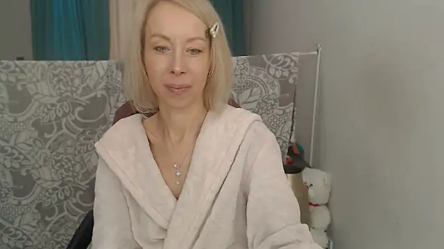 LuxuryNika online show from November 26, 2025, 10:27 am