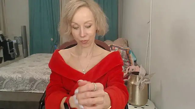 LuxuryNika online show from May 2, 2026, 5:18 pm