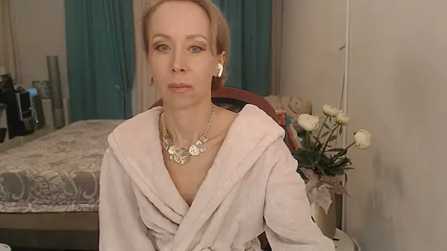Snapshot of LuxuryNika chatting on May 13, 2026, 2:47 pm LuxuryNika online show from May 13, 2026, 2:47 pm