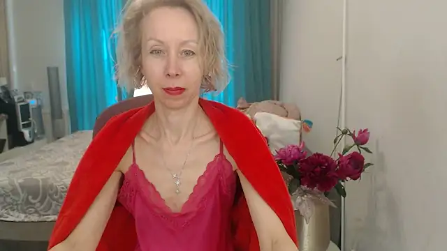 Snapshot of LuxuryNika chatting on June 1, 2026, 8:05 am LuxuryNika online show from June 1, 2026, 8:05 am