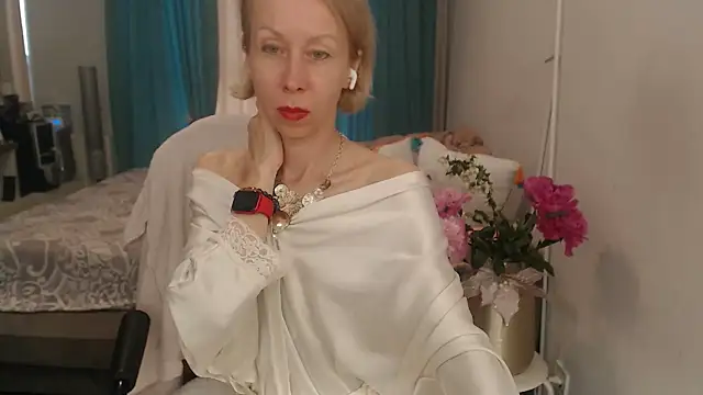 Snapshot of LuxuryNika chatting on June 10, 2026, 2:49 pm LuxuryNika online show from June 10, 2026, 2:49 pm