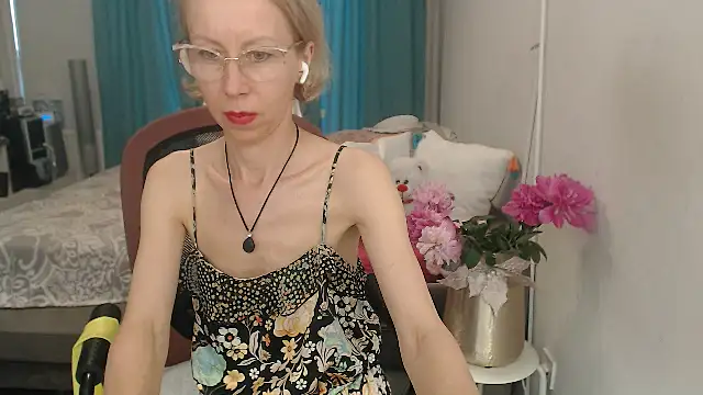 Snapshot of LuxuryNika chatting on June 11, 2026, 4:05 pm LuxuryNika online show from June 11, 2026, 4:05 pm