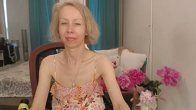 Snapshot of LuxuryNika chatting on June 12, 2026, 2:05 pm LuxuryNika online show from June 12, 2026, 2:05 pm