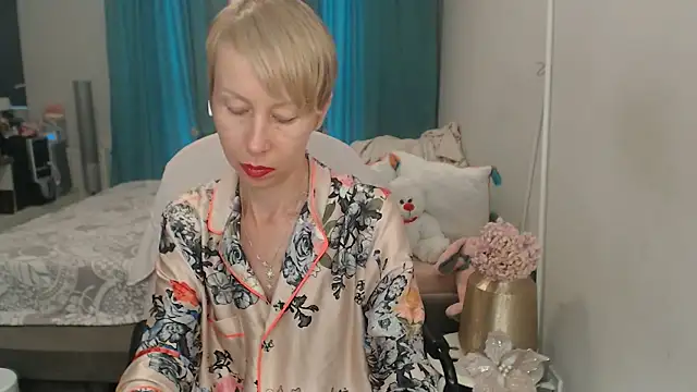 Snapshot of LuxuryNika chatting on July 2, 2026, 1:39 pm LuxuryNika online show from July 2, 2026, 1:39 pm
