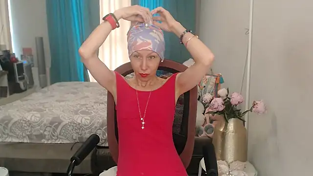 Snapshot of LuxuryNika chatting on July 13, 2026, 11:35 am LuxuryNika online show from July 13, 2026, 11:35 am