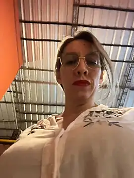 Gatitacarlita online show from April 28, 2026, 11:10 pm