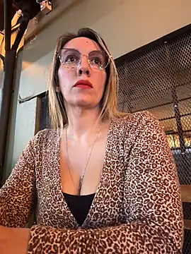 Snapshot of Gatitacarlita chatting on May 16, 2026, 10:30 pm Gatitacarlita online show from May 16, 2026, 10:30 pm