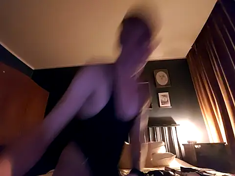 malpka25 online show from October 21, 2025, 7:14 pm