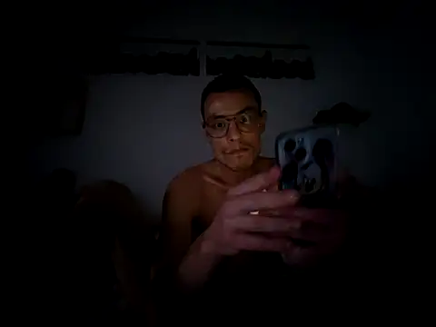 malpka25 online show from October 28, 2025, 10:45 pm